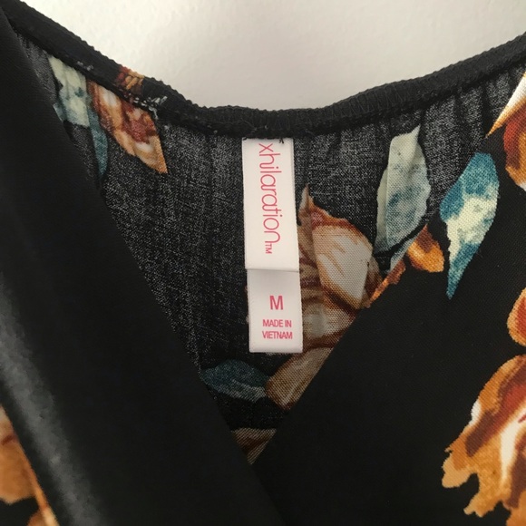 Xhilaration wide leg Hawaiian floral jumpsuit with faux-wrap top Size M - Picture 4 of 5